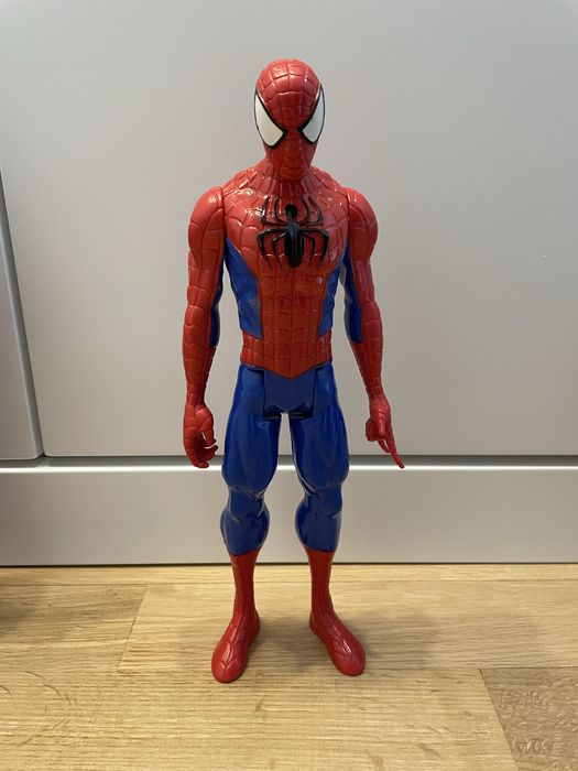 Bonecos Marvel e Power Rangers