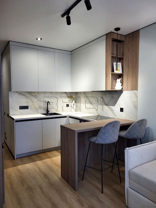 Варшавський 2, Виноградар, Ретровіль, Продаж, Родини Крістерів 14-Б