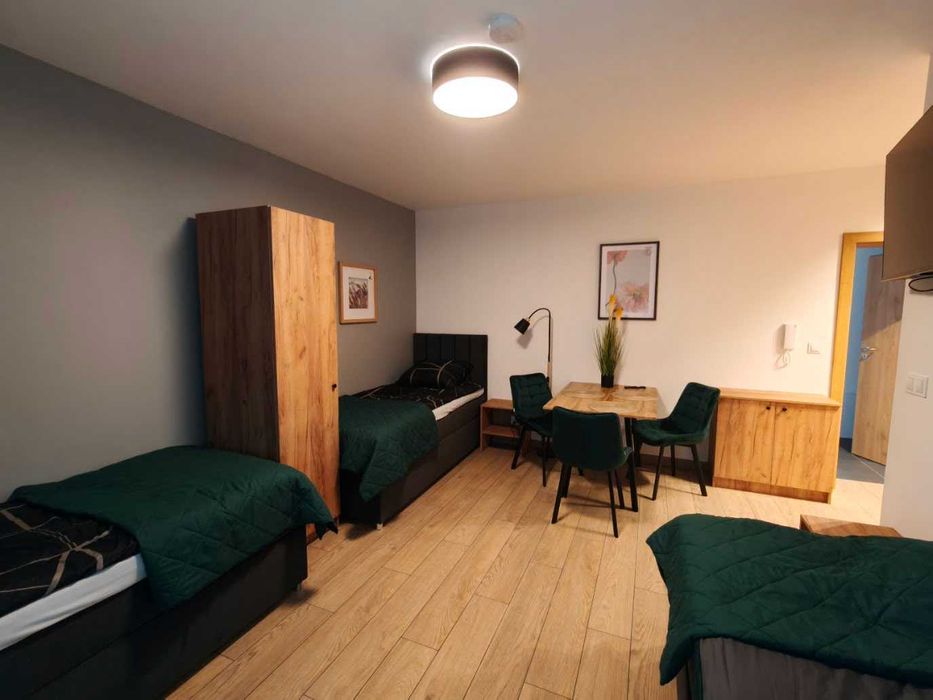 Miejsce w pokoju trzyosobowym z łazienką w nowym domu w Pruszkowie