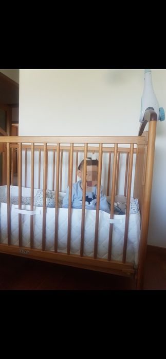 Cómoda criança/banheira  + cama em  madeira+ colchao