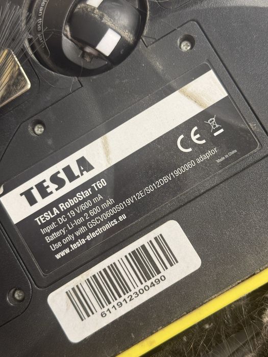 Робот пилосос Tesla