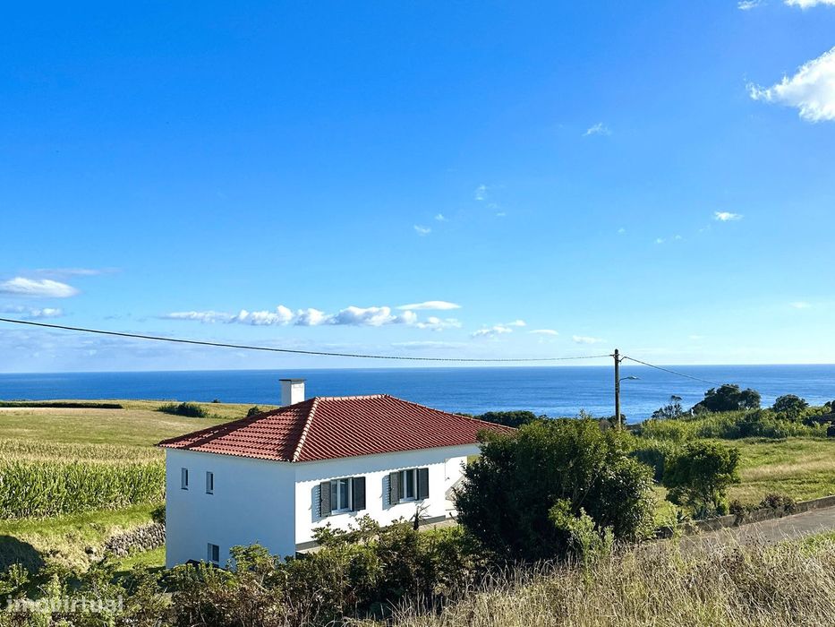 Fantástica Moradia Renovada na Lomba da Fazenda, Nordeste