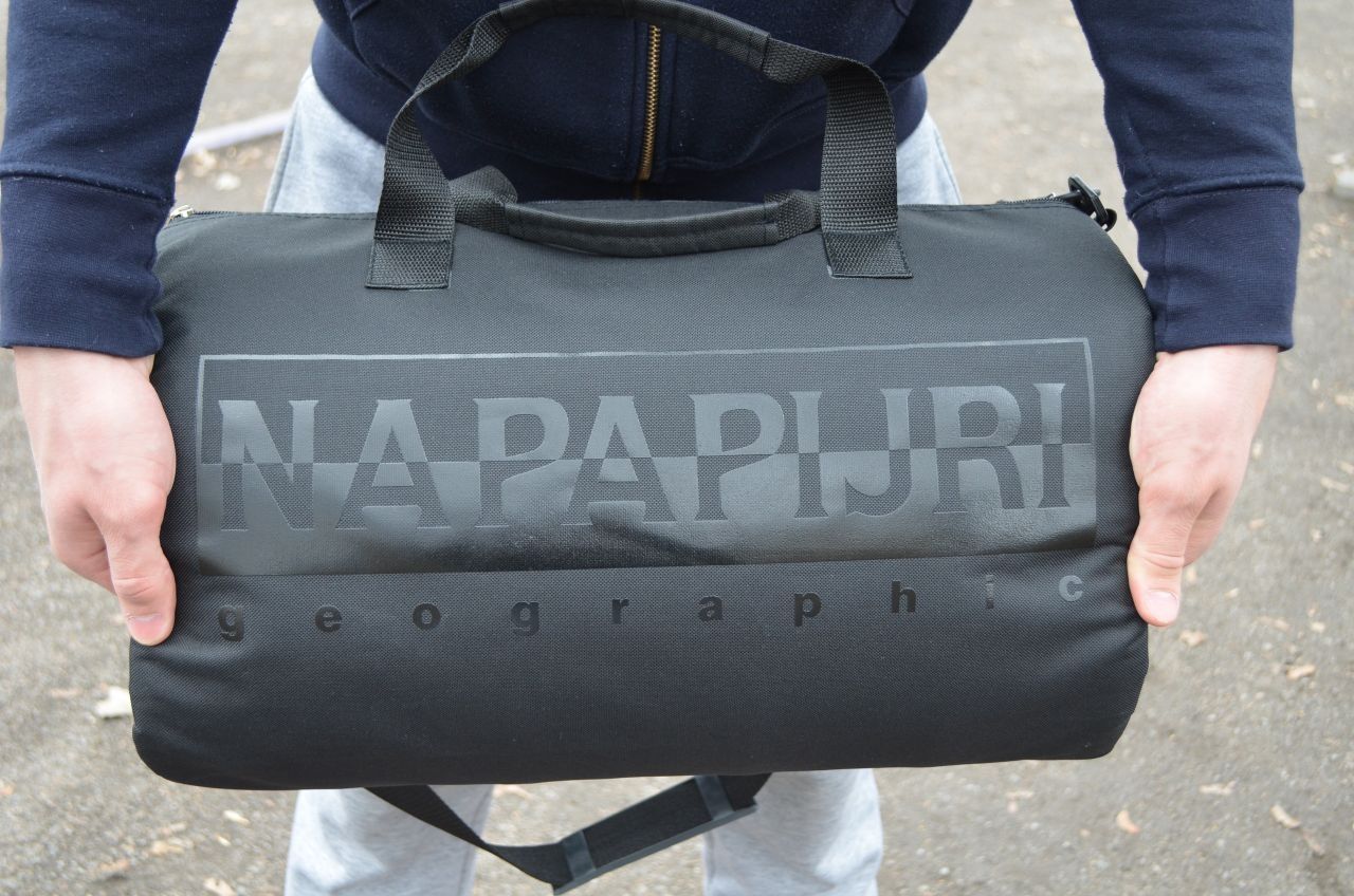 Спортивная , для тренировок , в дорогу Napapijri бренд оригинал