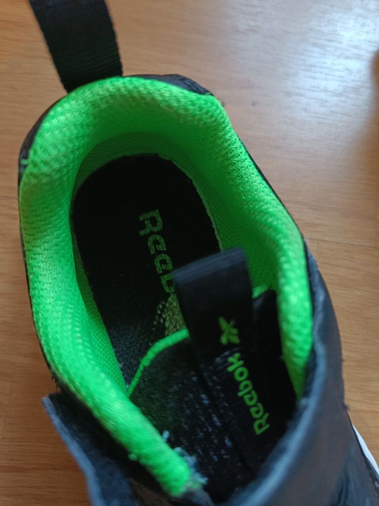 Buty chłopięce sportowe, "adidasy" Reebok, lekkie z siatki