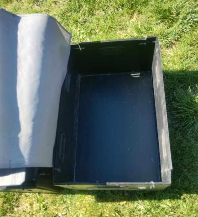 45 skrzyń modułowych z plastiku komorowego