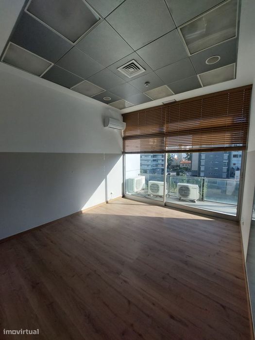 Escritório (5 Salas) - 2 Estacionamentos