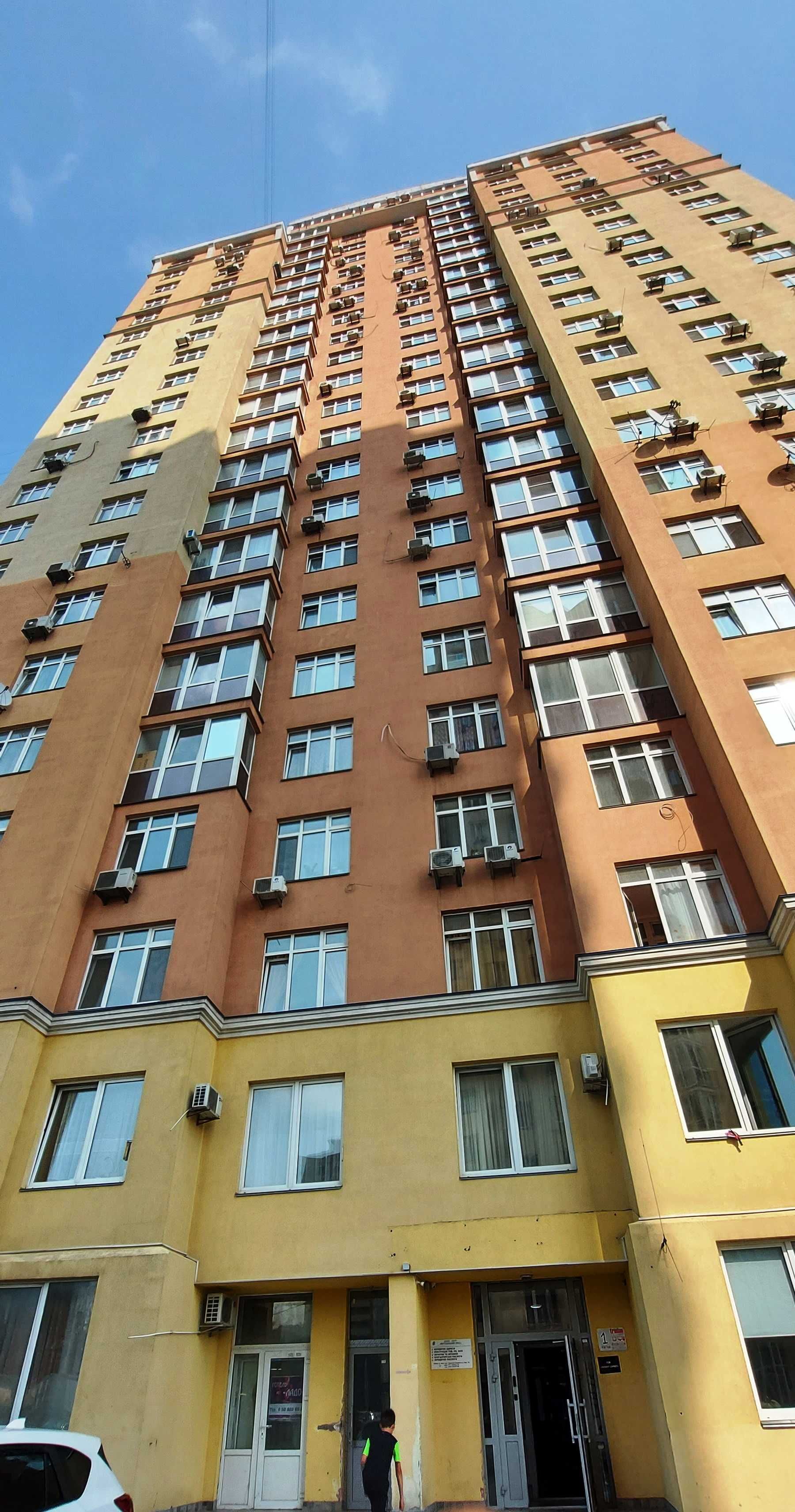 Продам 3-х комнатную квартиру по адресу: ул. Хоткевича 12
