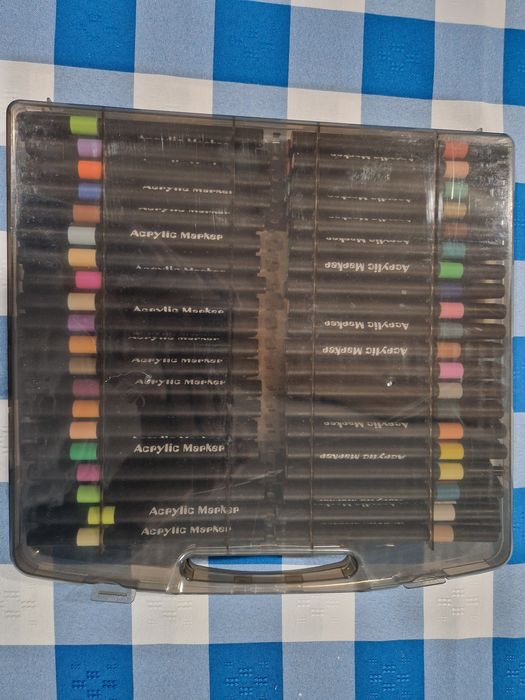 Canetas de pintura acrílica,  novas