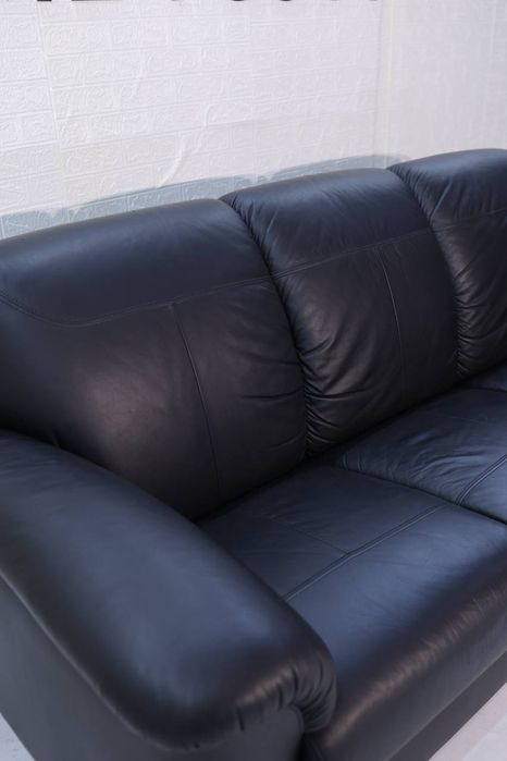 Шкіряний тримісний  диван чорний,   Німеччина