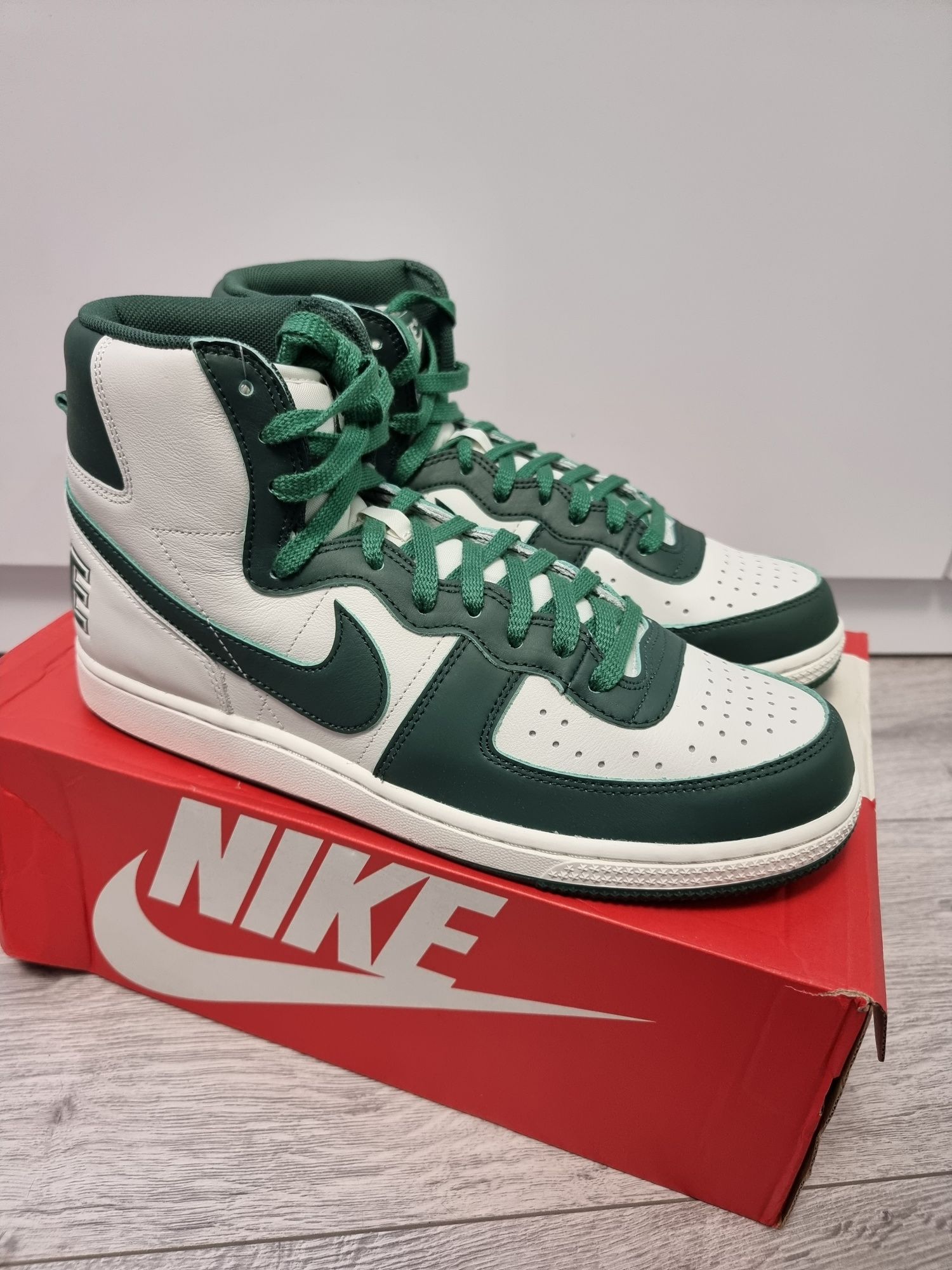 Розпродаж! Nike Terminator High FD0650 100
Взуття Terminator High FD06