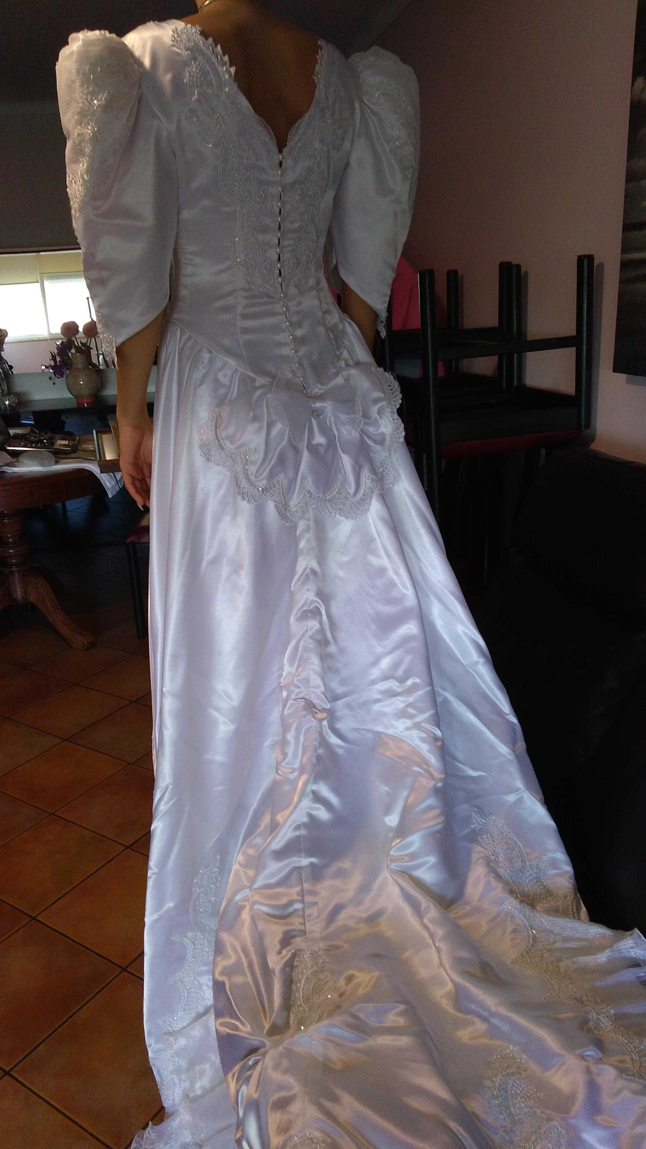 Vestido de Noiva com Pérolas
