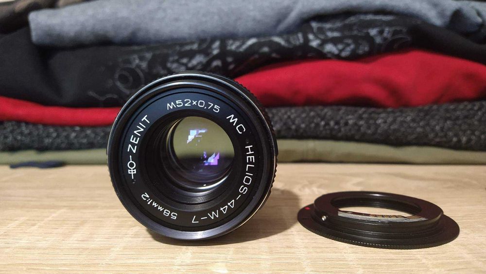 Obiektyw Helios 44M-7 plus adapter Canon EF z potwierdzeniem ostrości