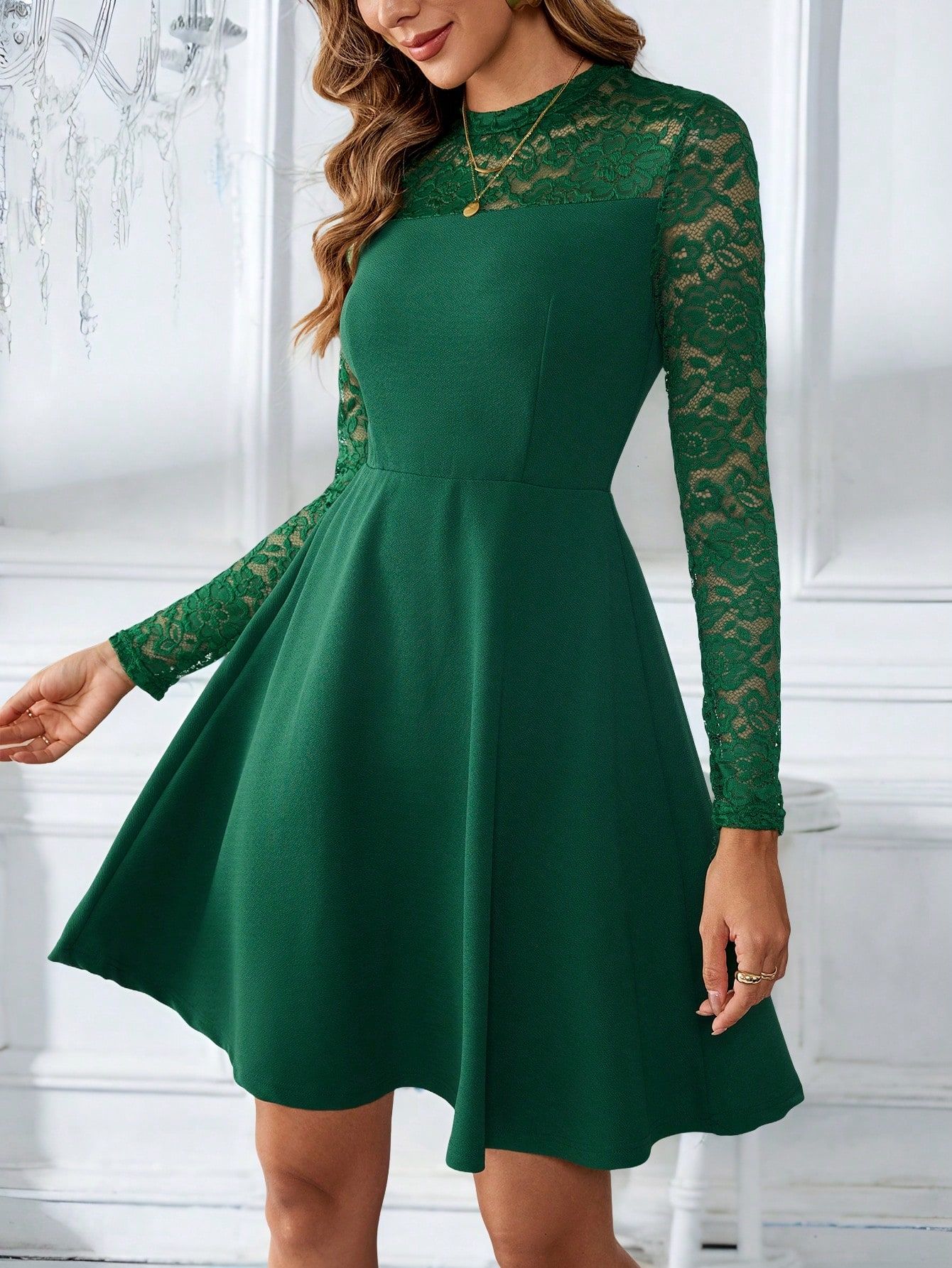 Sukienka Elegancka Koronkowa Ze Stójką Rozkloszowana Emery Rose S 36