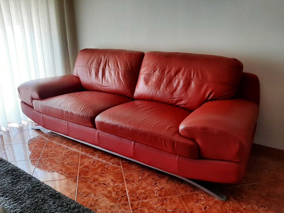 2 SOFÁS em muito bom estado de conservação.