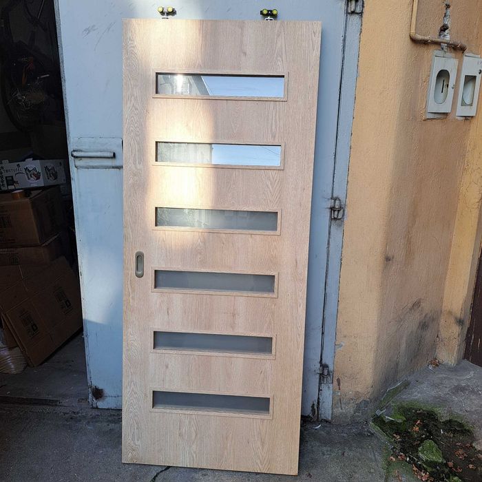 Drzwi przesuwne z rolkami 84 cm