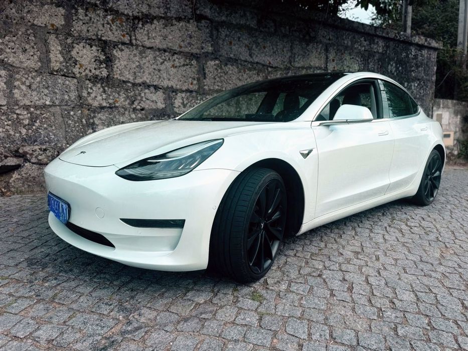 Tesla Model 3 AWD Performance dual motor