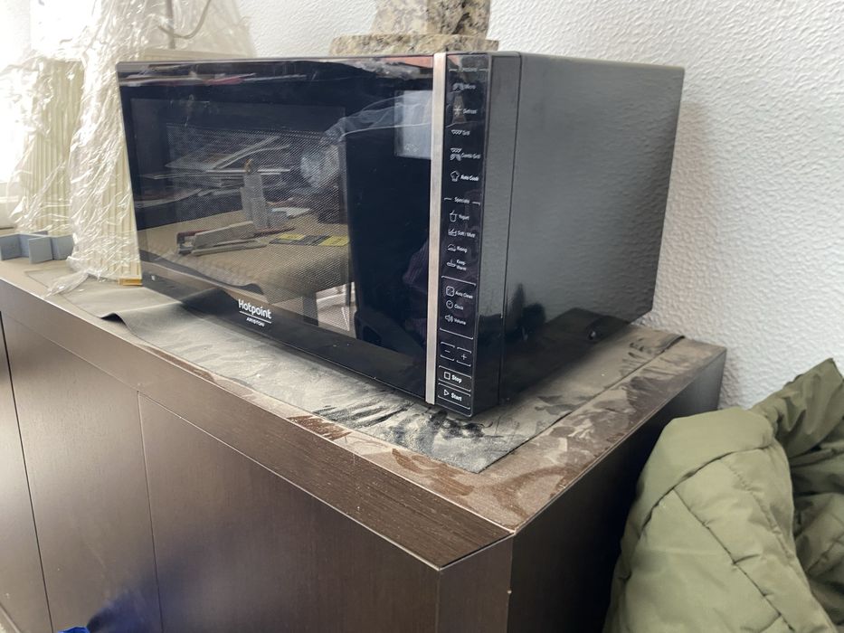 Vendo mocroondas com algumas marcas de uso mas otima qualidade