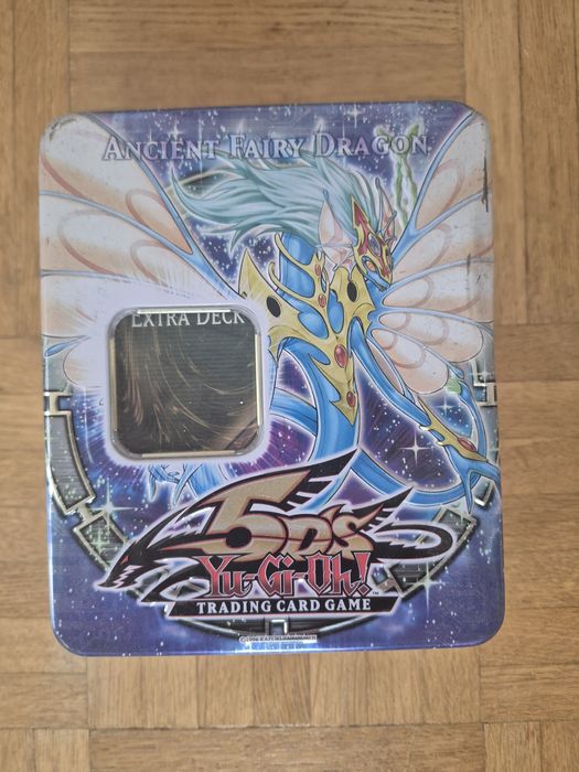 Karty Yu-gi-oh z puszką