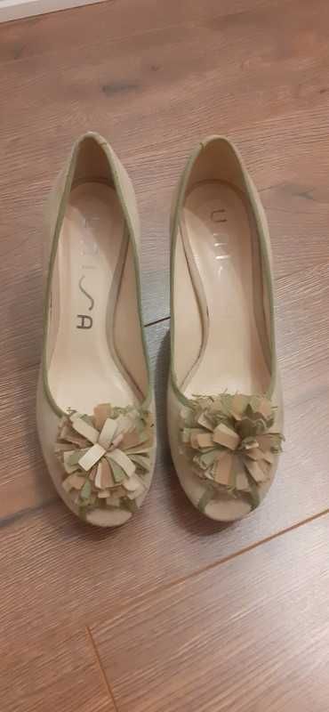 Buty Unisa rozmiar 39, skóra zamszowa