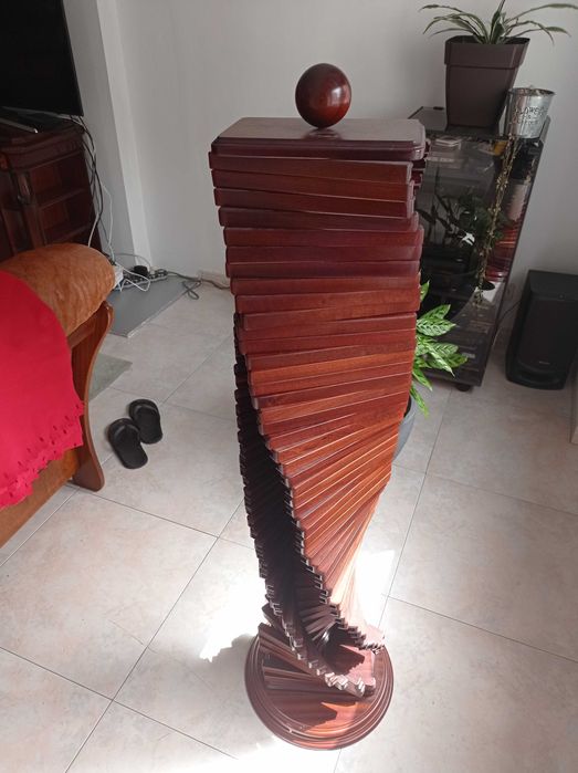 Lindo móvel porta CD. Peça única.