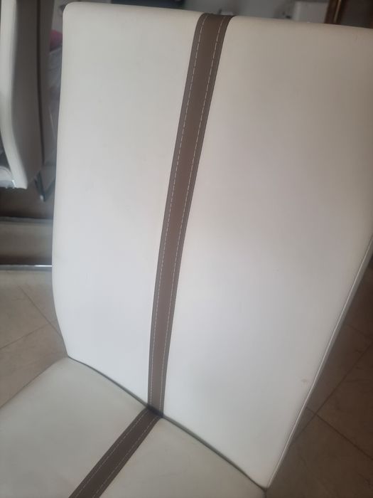 Cadeiras brancas para mesa sala