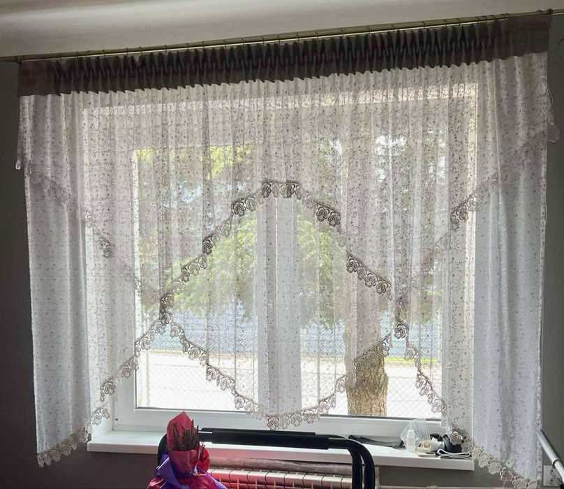 Sprzedam firany szyte na miarę 2 szt 270x180 i 230x175
