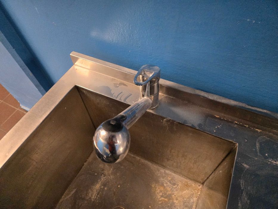 Stoły nierdzewne z zlewem i baterią