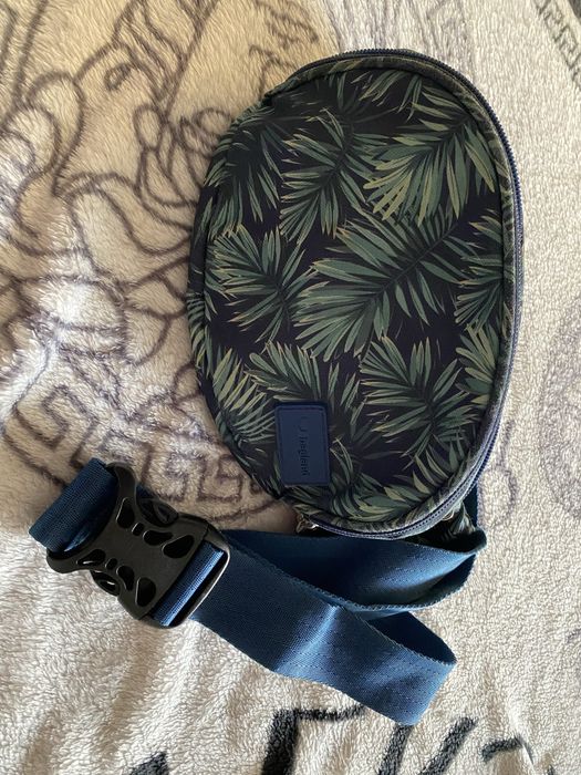 Сумка-бананка.