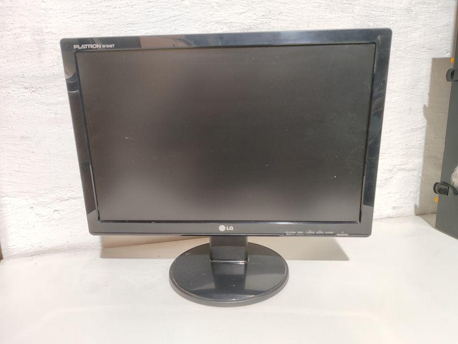 Monitor LCD 19 cali LG FLATRON W1942T Sprawny + Okablowanie