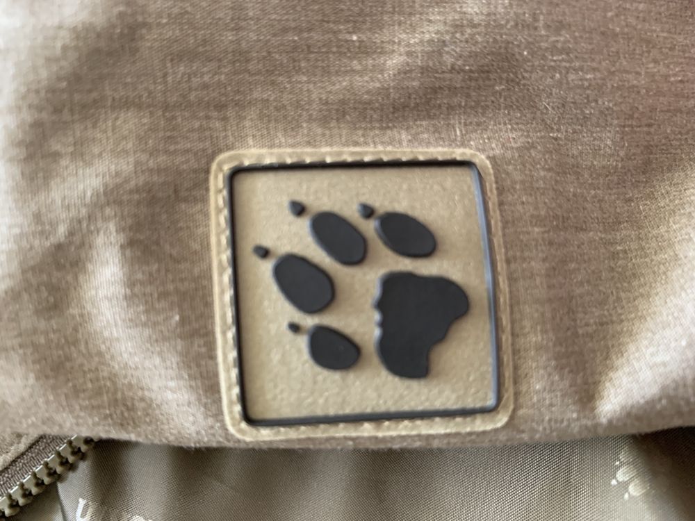 крута куртка Jack Wolfskin в ідеалі, жіноча, але може бути на чоловіка