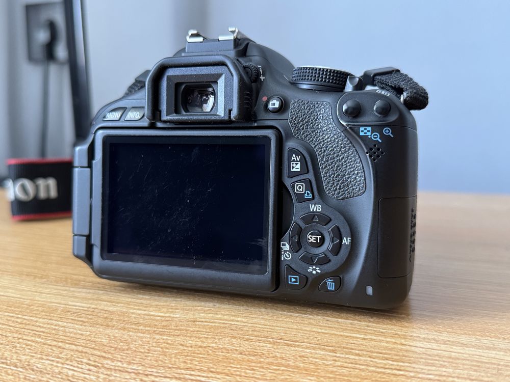 Canon EOS 600D Цифровий дзеркальний фотоапарат