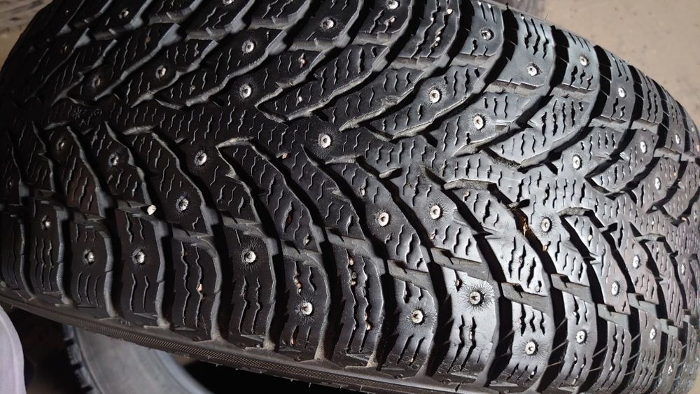 Nokian Hakkapeliitta 9 ШИП 225/55 r17 комплект зимних шин