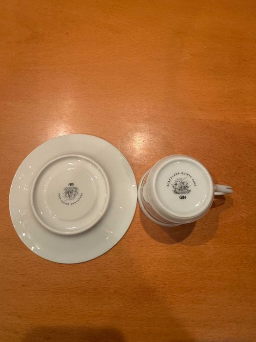 Conjunto de café Quinta Nova branco, azul e fio dourado