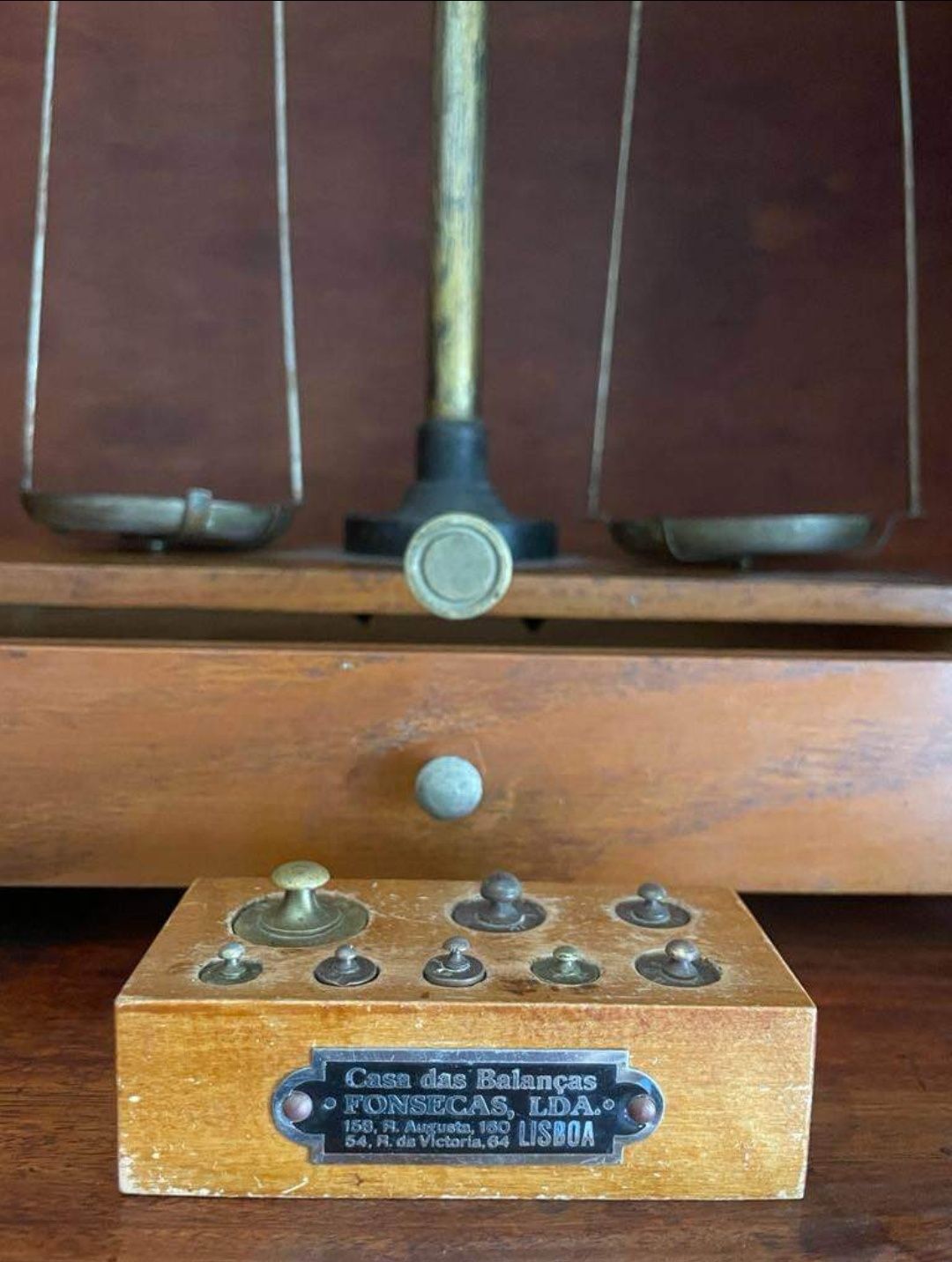 Balança antiga de farmácia ou laboratório