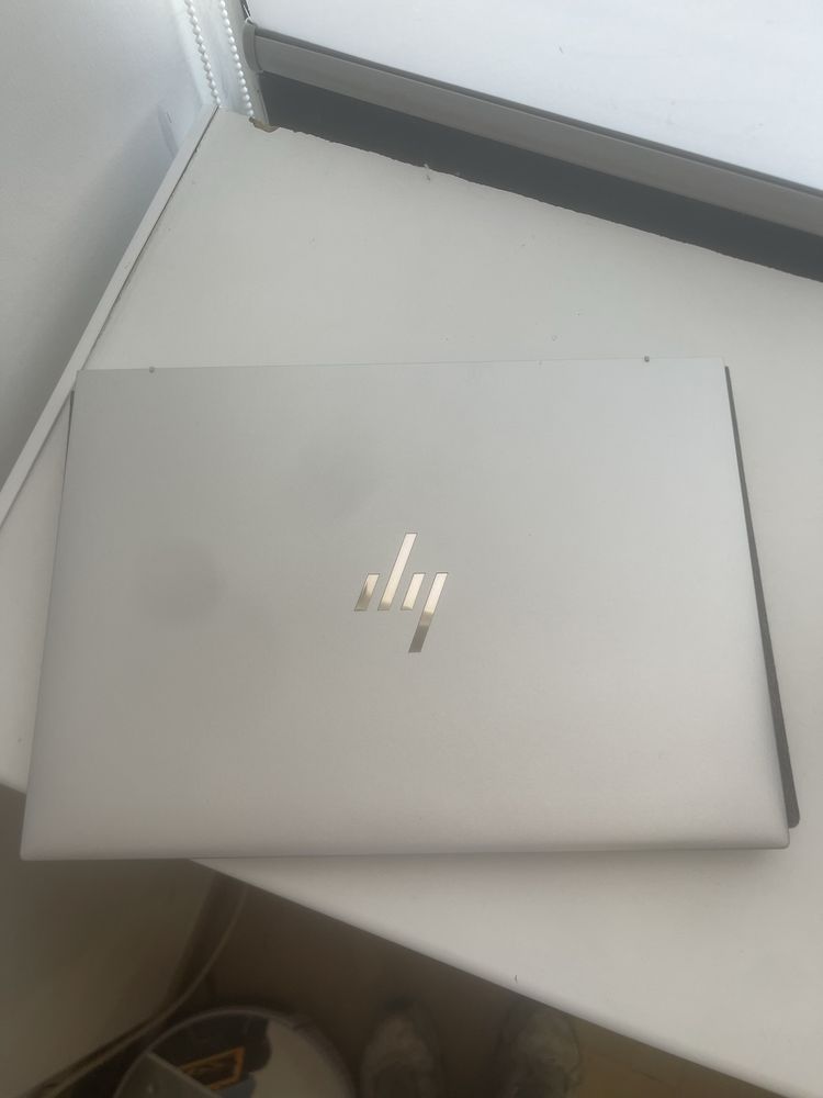 HP Elitebook 830 G9