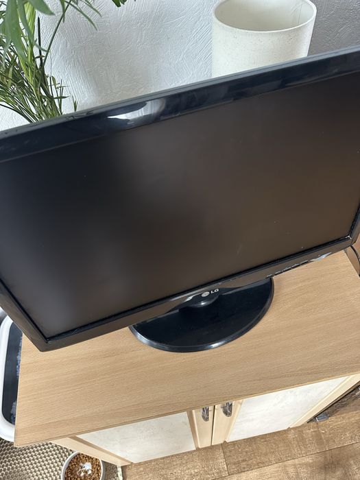 Монітор LG Flatron W2243T 22’