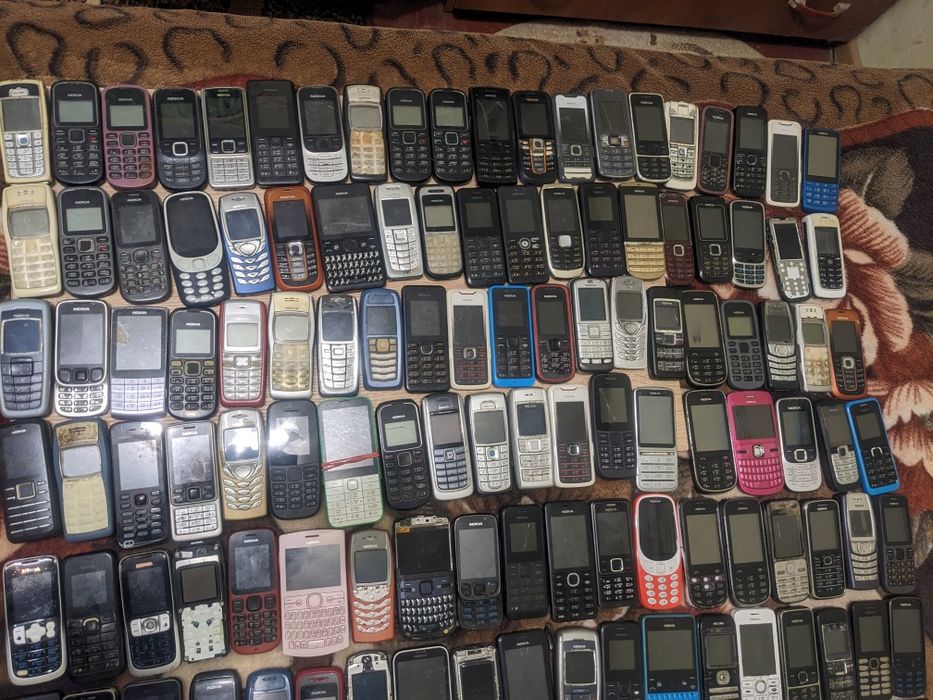 Продам лот телефонів нокіа 3310 3110  200 225 300 в колекцію