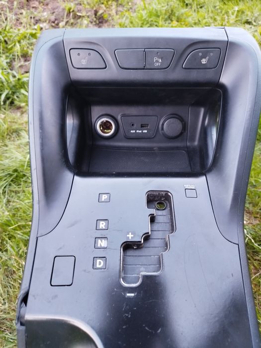 Центральна консоль Hyundai ix35