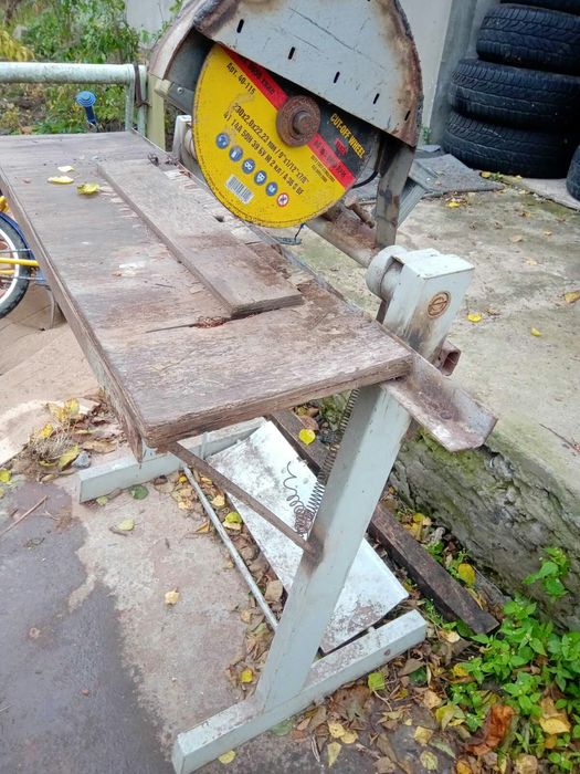 Відрізний для металу