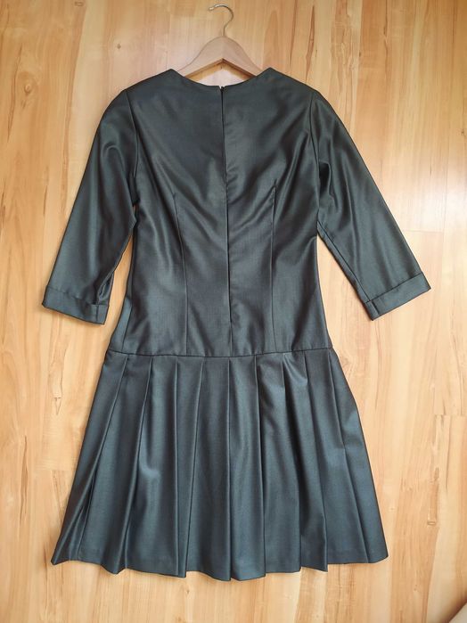 Сукня з костюмної тканини