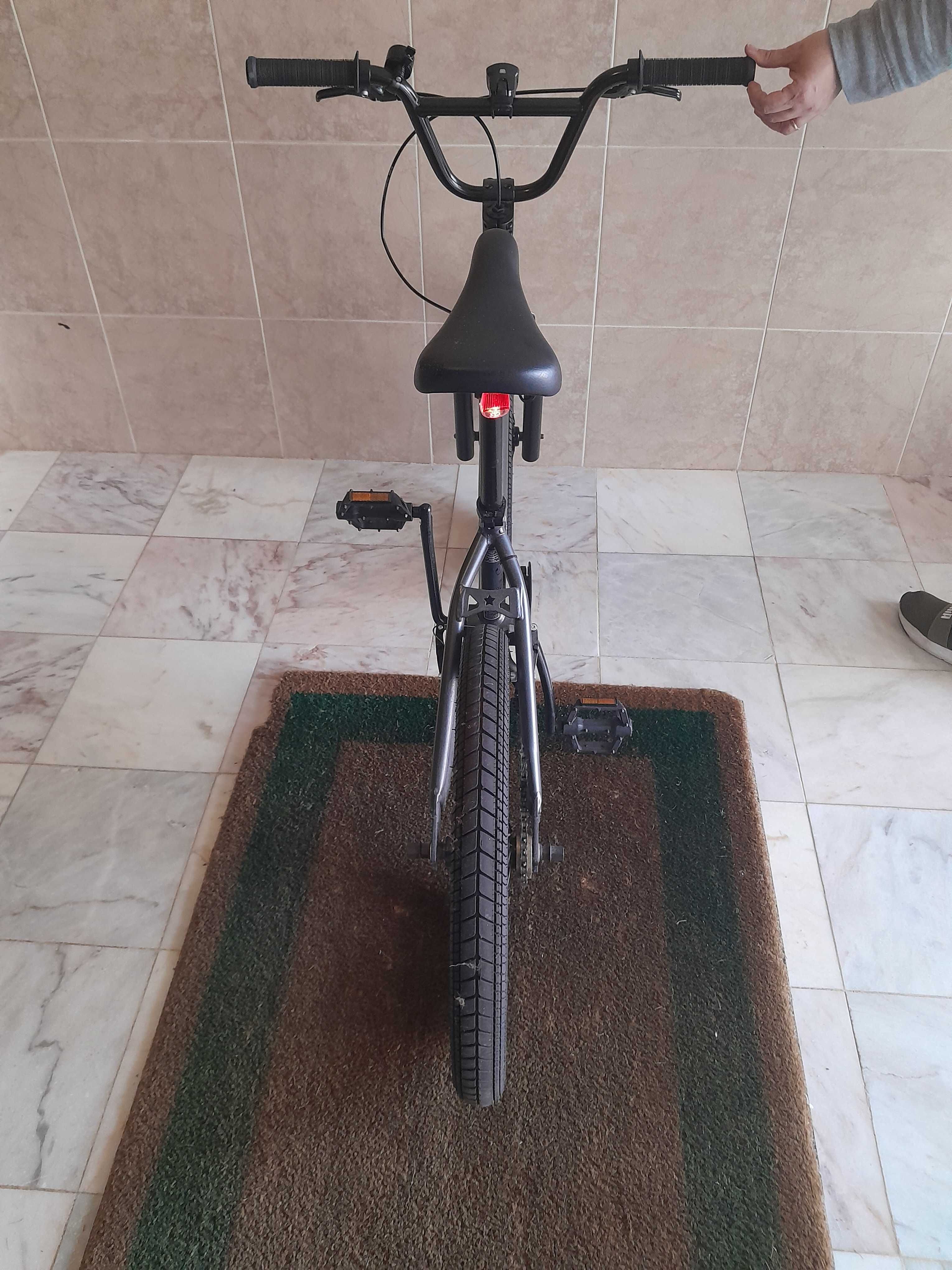bicicleta bmx como nova