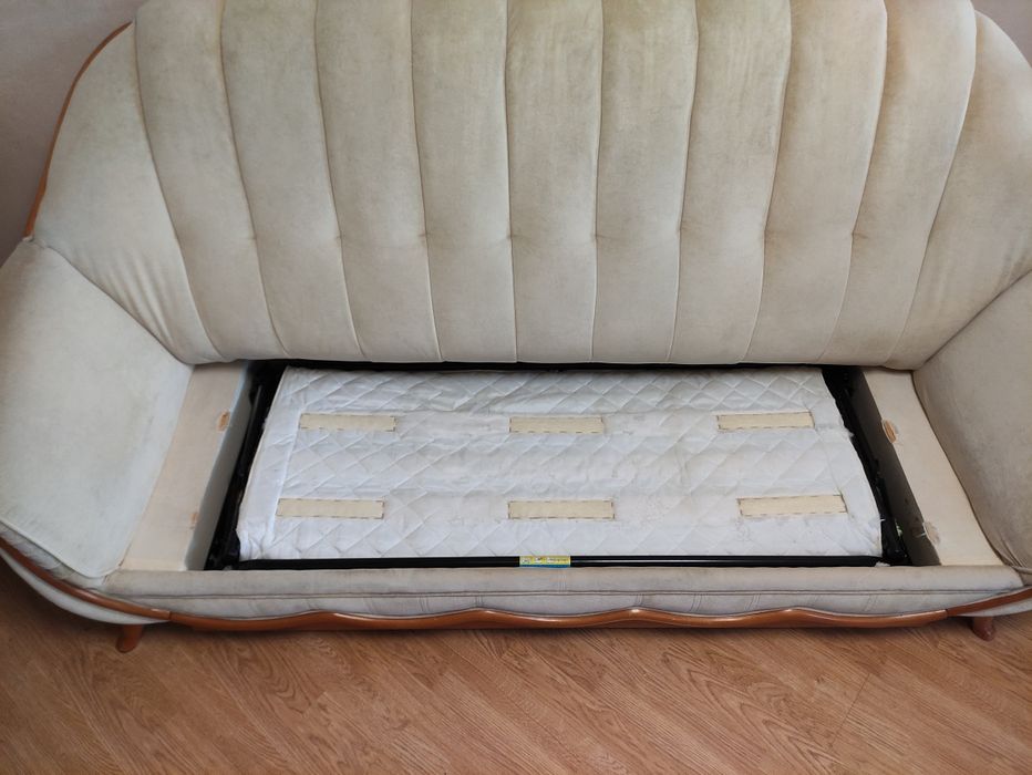 Диван і крісла у вітальню