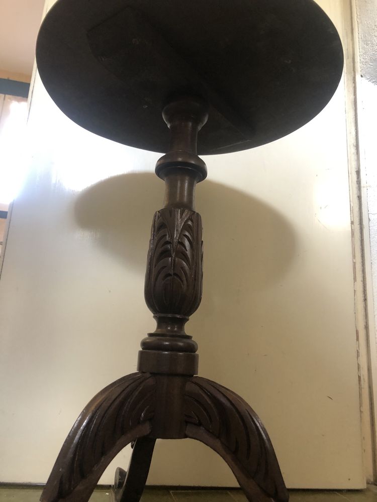 Mesa de pé de galo madeira maçica escura