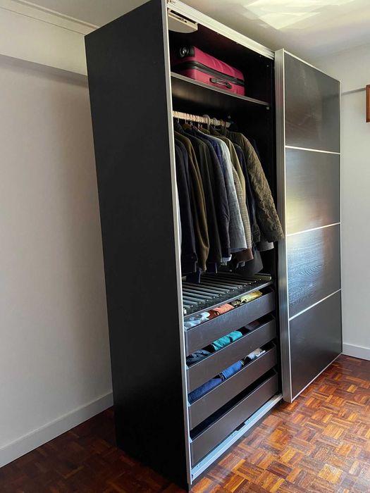 Roupeiro IKEA como novo