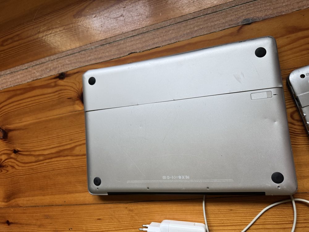 Sprzedam dwa laptopy macbook A 1286 i toshiba