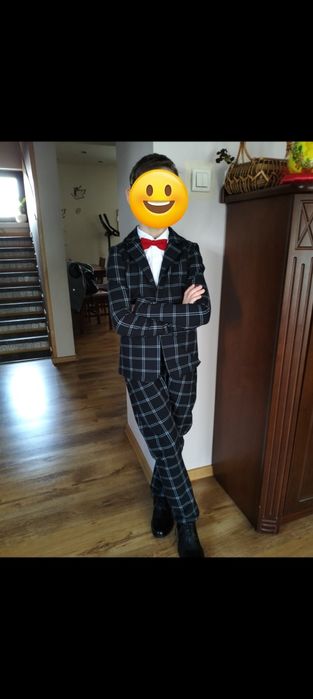 Sprzedam garnitur chłopięcy 140/146