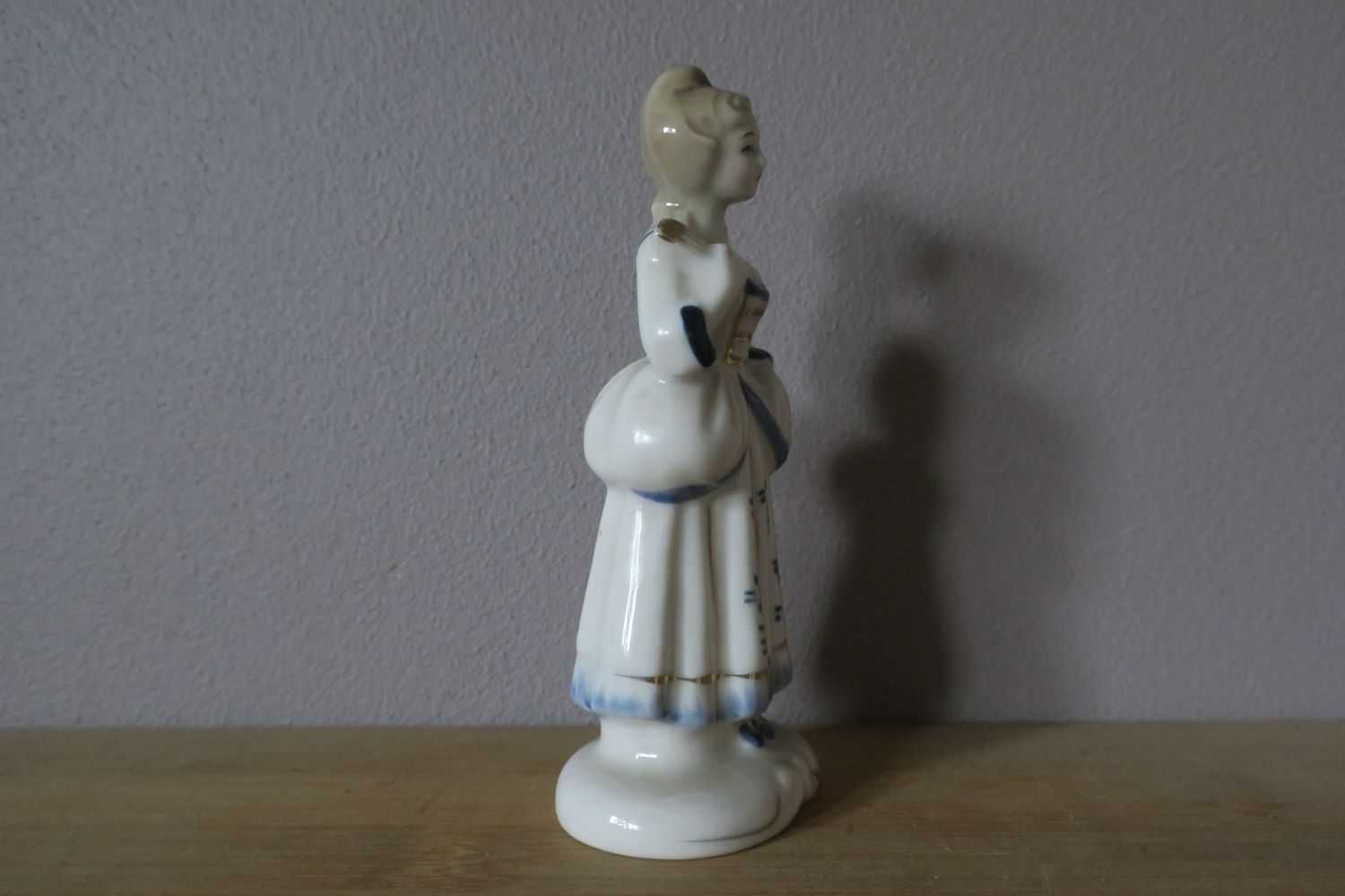 Porcelanowa figurka dama