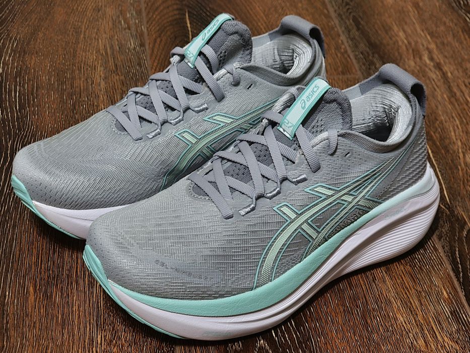 Оригінал 100% жіночі кросівки asics nimbus 27   eur 38