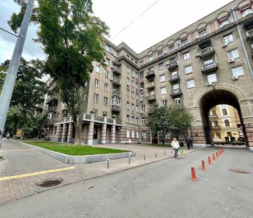 2к квартира 57,6м.кв в історичному центрі Киева вул. Пирогова 2