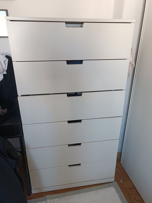 Cómoda IKEA com pouco uso